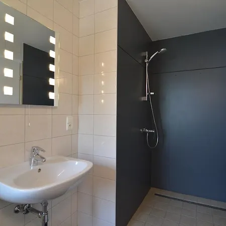 Gorgeous In With In-house Theatre & Pool וואימס