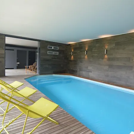 Gorgeous In With In-house Theatre & Pool *